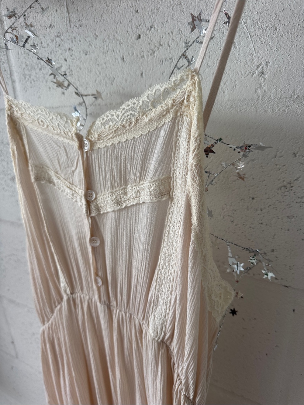 Chic Strapless Cream Dress with Lace Accents - Picture 3 of 7